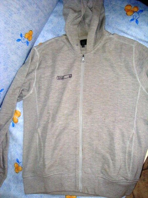 felpa grigia con cappuccio e zip mis