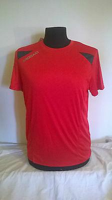 T-shirt uomo tecnica DIADORA traspirante ottima per fare spo