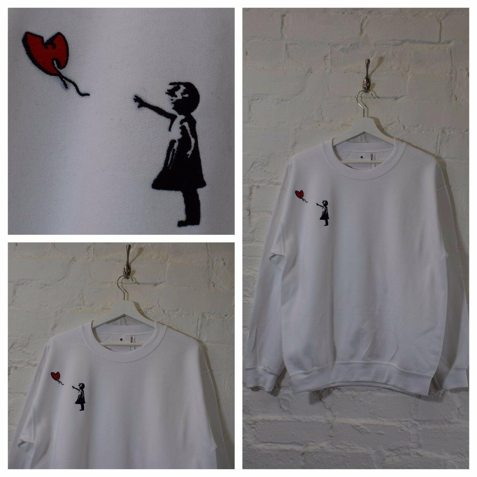 w pallone x banksy street art bianco