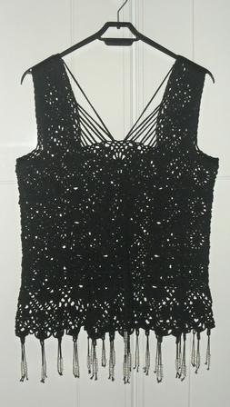 Top elegante realizzato all'uncinetto in cotone